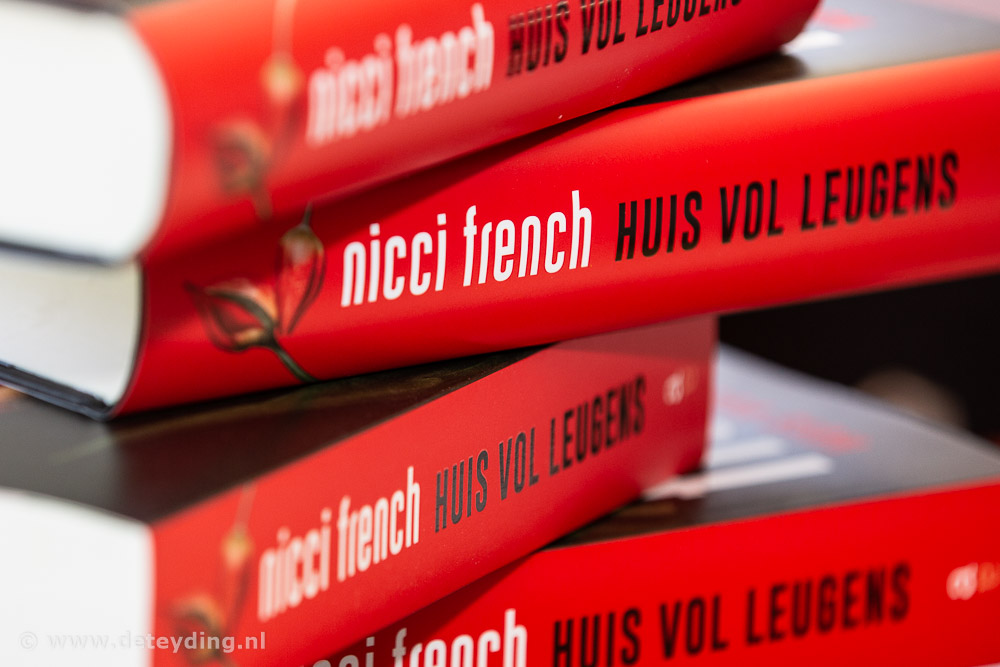 Schrijversechtpaar Nicci French blij verrast met eigen tulp – De Teyding