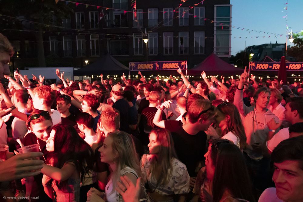 Feest op het plein De Teyding