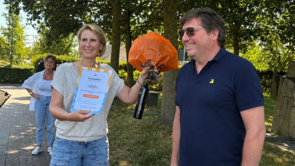 Voorhoutse is 5000ste passagier op fietspont van Kaageiland naar Warmond/Oud Ade