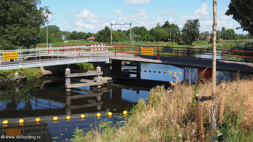 Schot onder fietsbrug in Heemstede moet verzilting bollenstreek afremmen