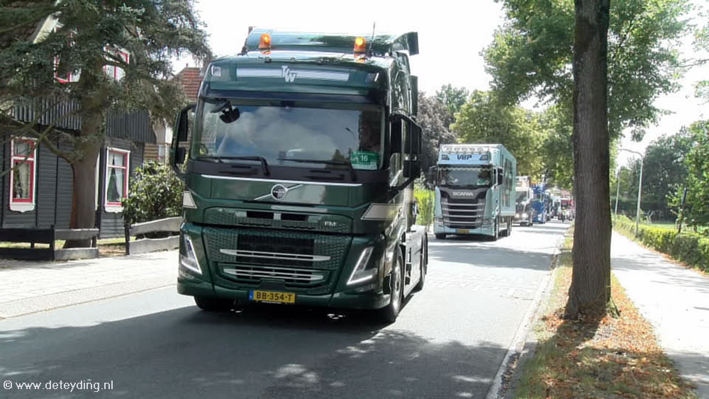 27ste KatwijkBinse Truckrun toeterend door Teylingen
