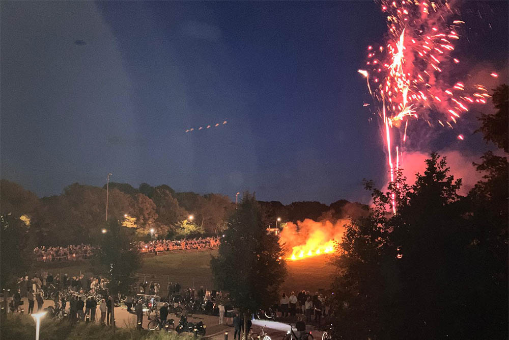 Vuurwerk bij start feestweek 80-jarige Oranje Vereniging Voorhout