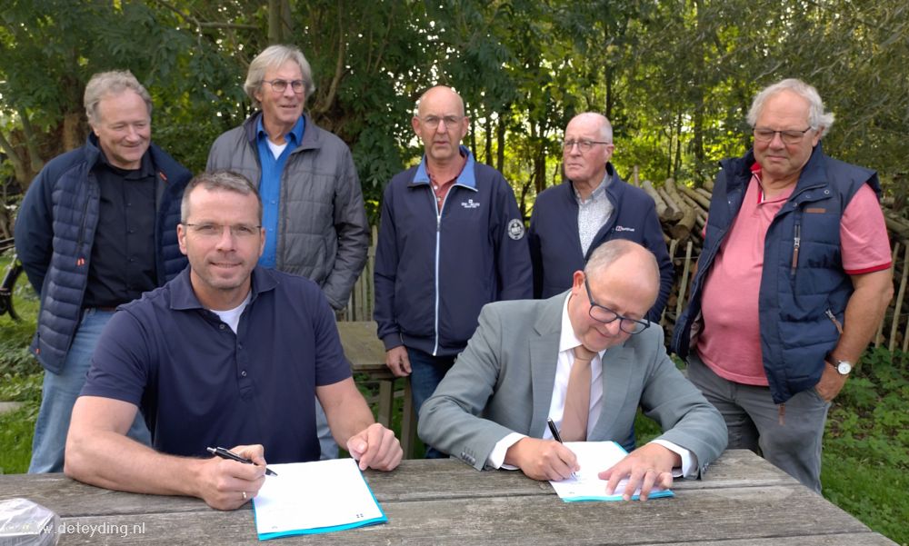Beheerovereenkomst getekend: eendenkooi kan weer tien jaar vooruit
