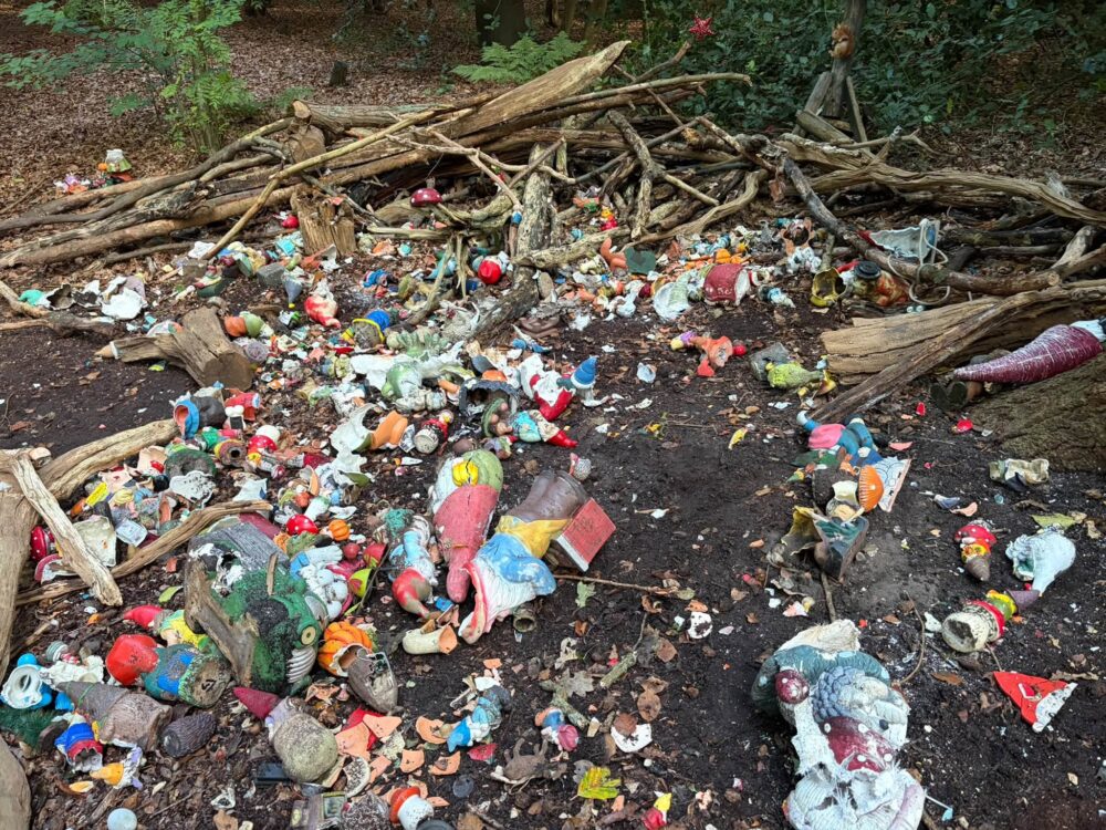 Kabouterbos Warmond opnieuw vernield.
